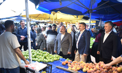 Bursa'da Başkan Oktay Yılmaz ve Mustafa Varank, Semt Pazarı Esnafıyla Görüştü