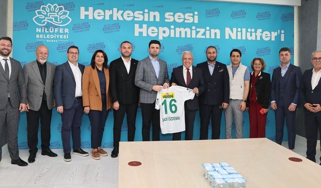 Bursaspor yönetimi, Başkan Şadi Özdemir’e anlamlı bir ziyaret gerçekleştirdi