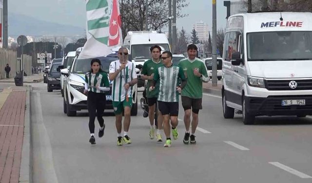 Bursaspor taraftarlarından "Sevgiliye Koşuyoruz" etkinliği